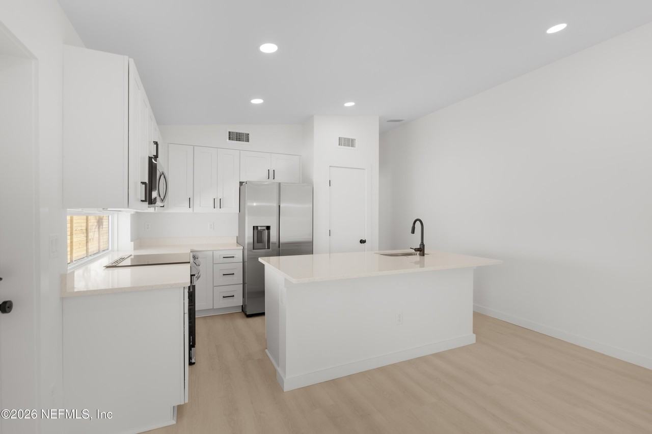 29 Masters Dr #B - Photo 3 of 28