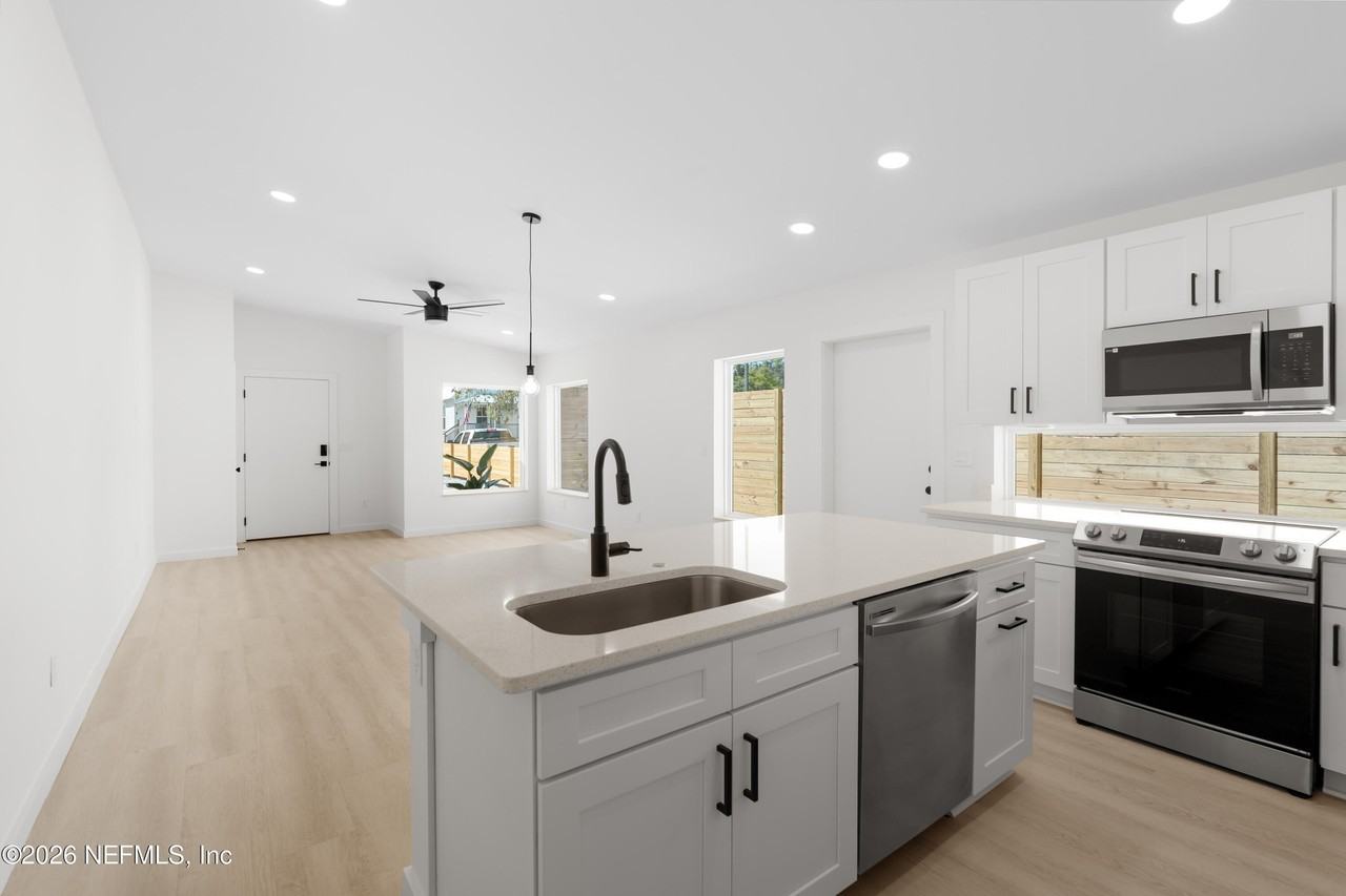 29 Masters Dr #B - Photo 4 of 28