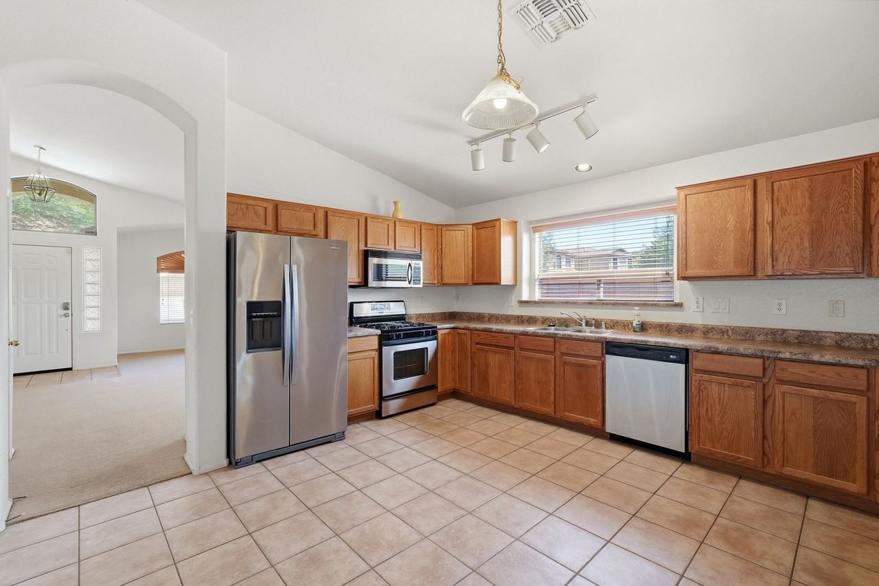 2403 W White Feather Ln - Photo 7 of 26