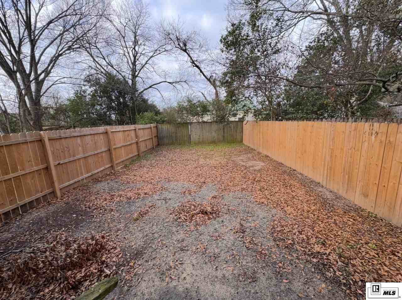 210 Claiborne St - Photo 2 of 7