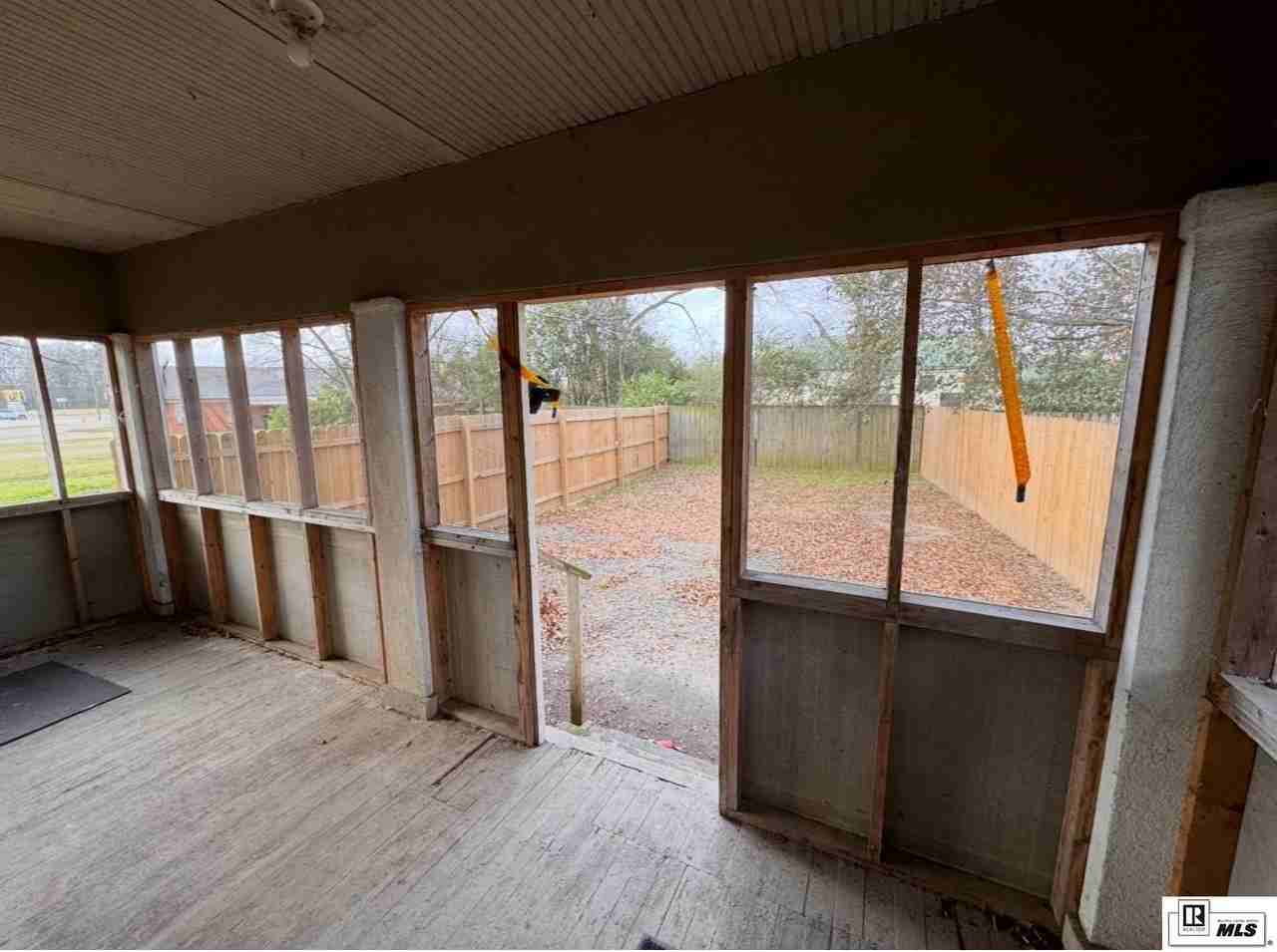 210 Claiborne St - Photo 3 of 7