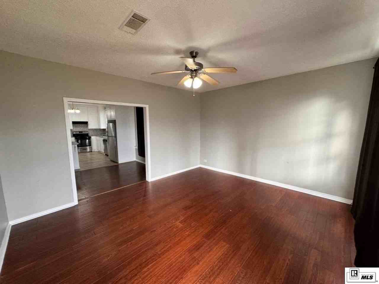 210 Claiborne St - Photo 5 of 7