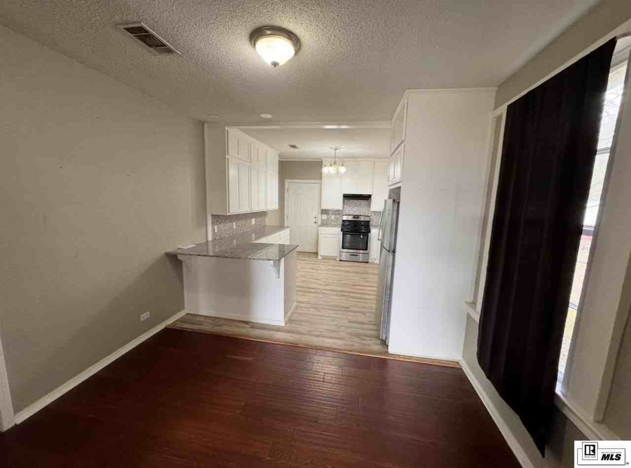 210 Claiborne St - Photo 6 of 7