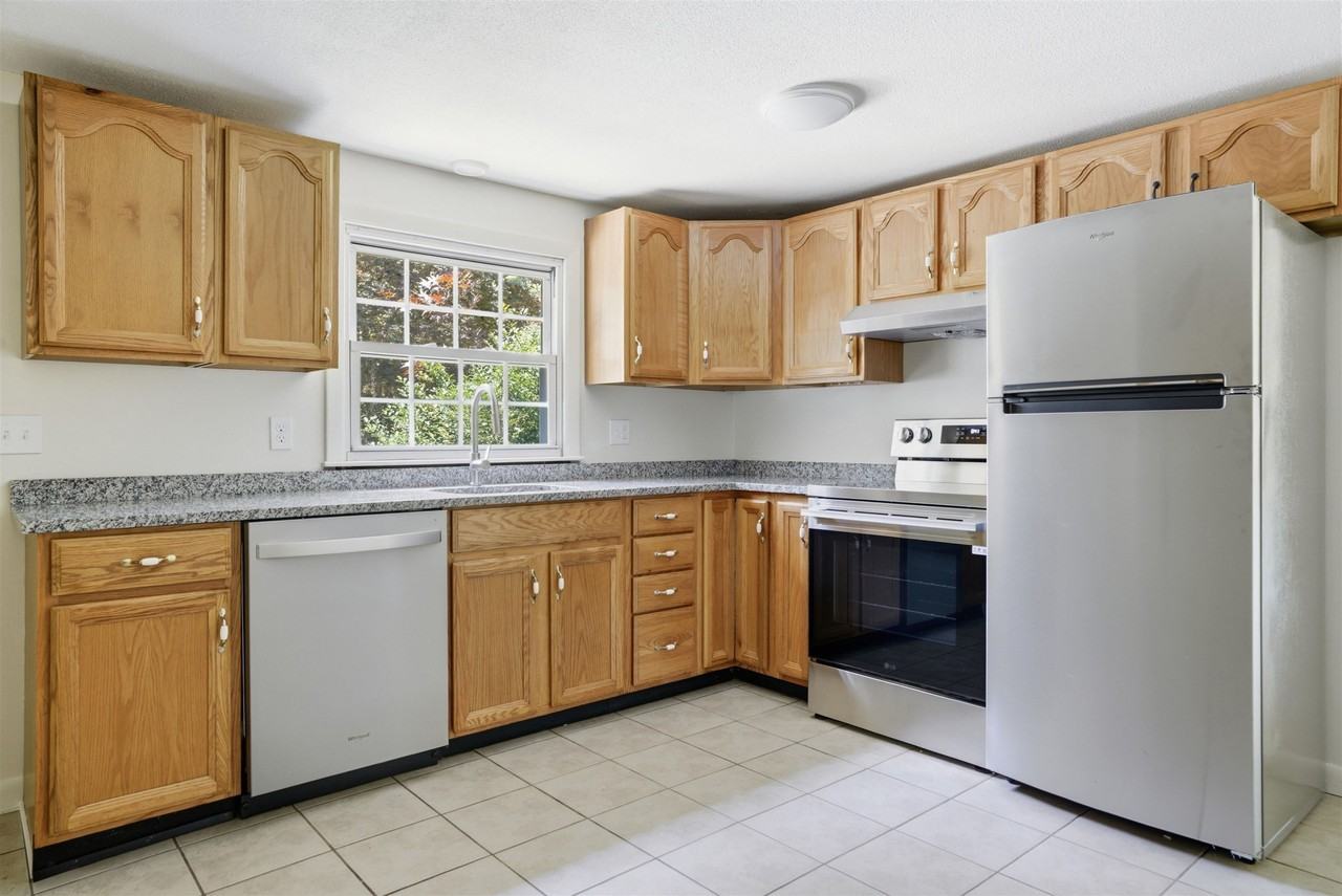 289 Derry Rd #B - Photo 4 of 17