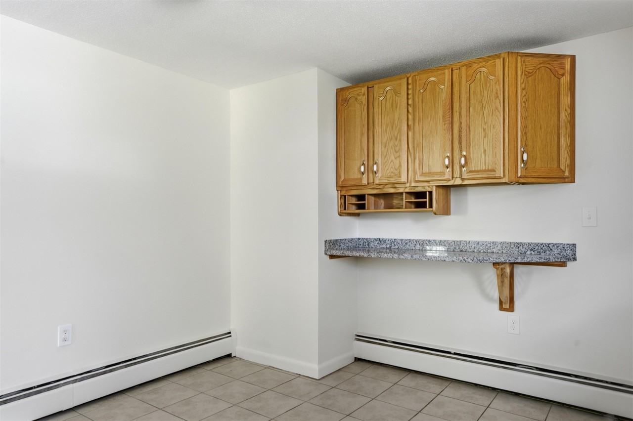 289 Derry Rd #B - Photo 6 of 17