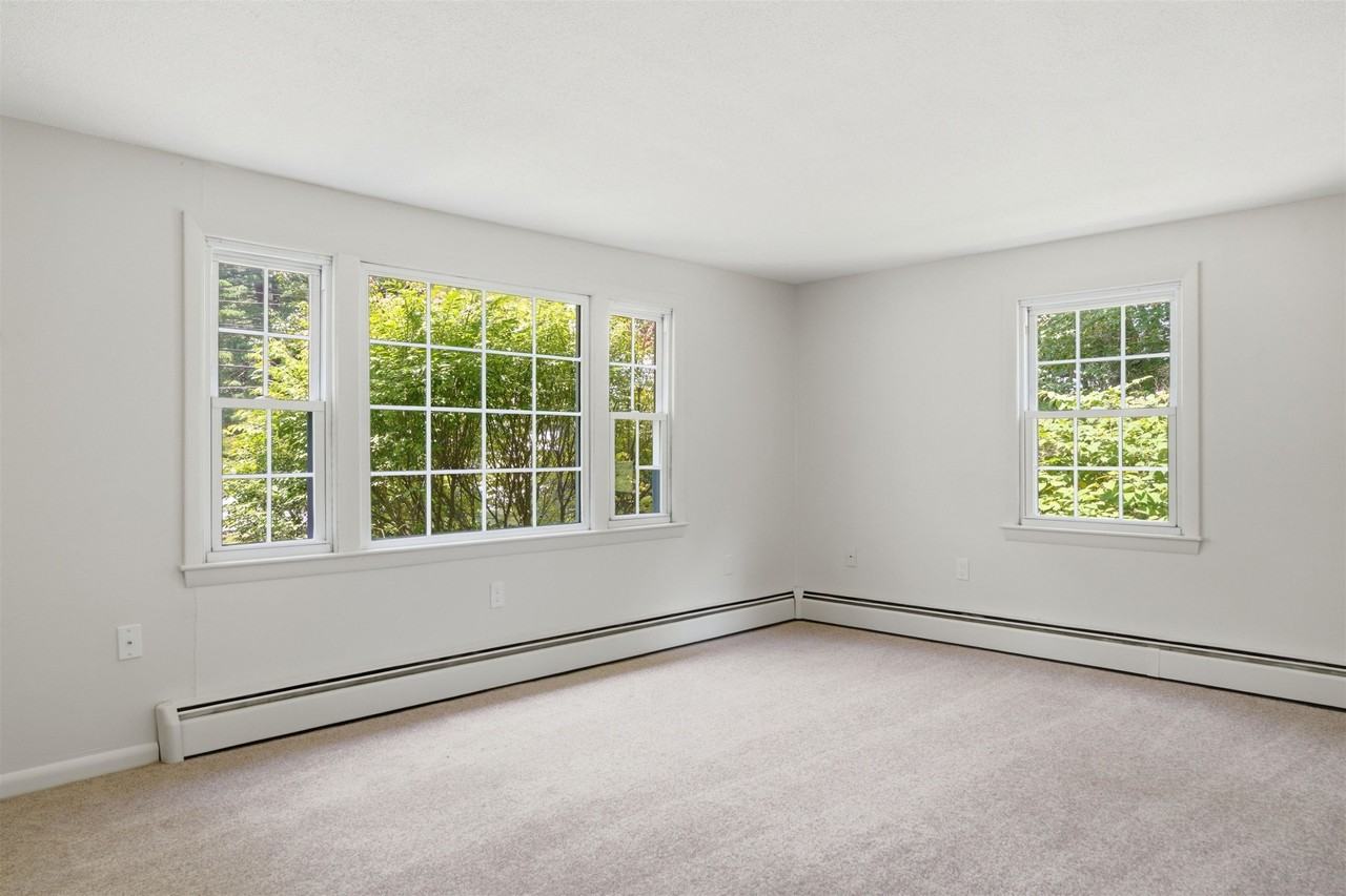 289 Derry Rd #B - Photo 7 of 17