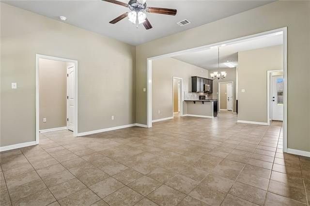 605 Whip St - Photo 3 of 16