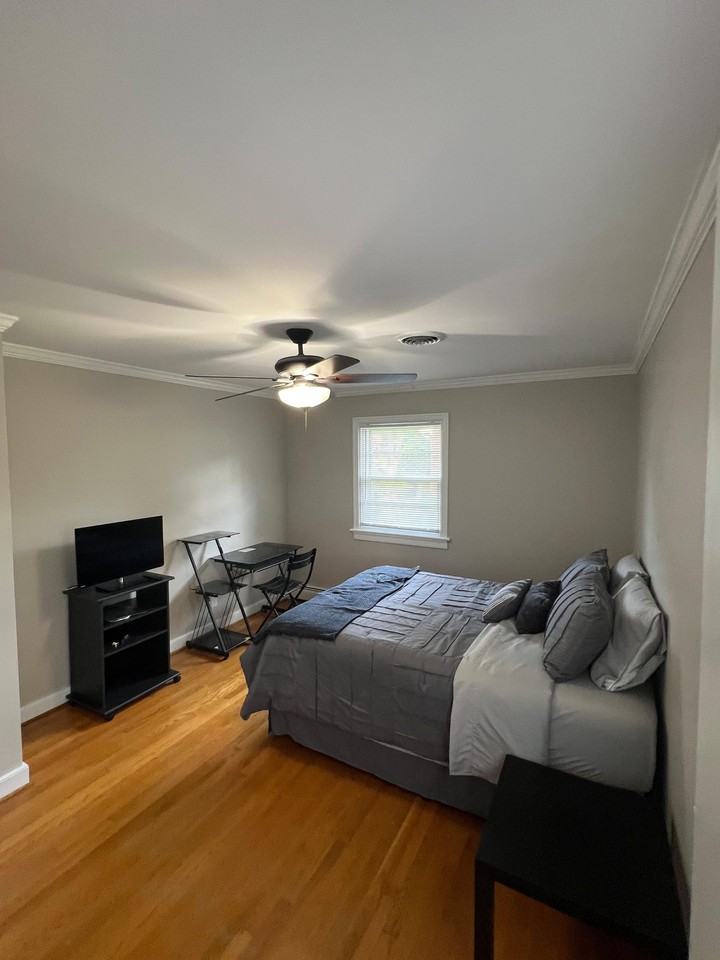 Blenheim Dr - Photo 6 of 8