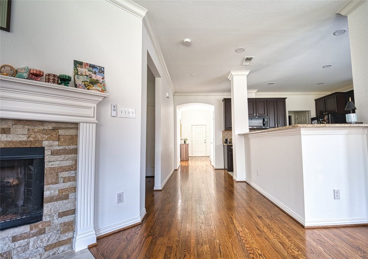 5513 Amber Way - Photo 2 of 40