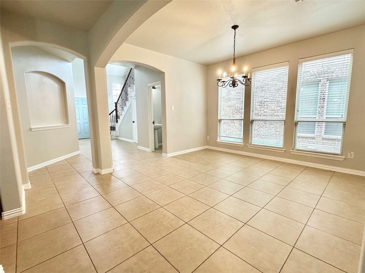 10517 Matador Dr - Photo 4 of 26