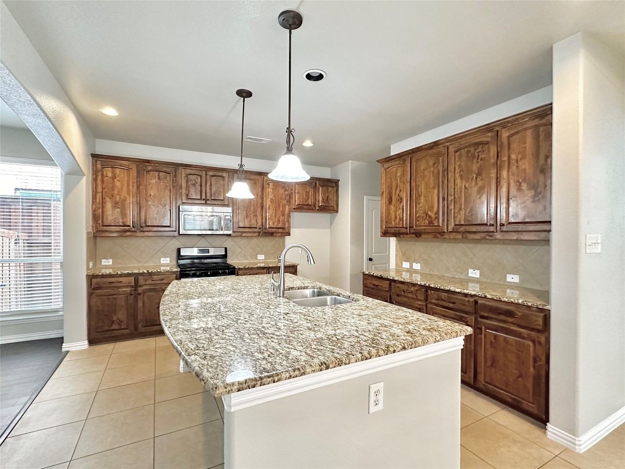 10517 Matador Dr - Photo 5 of 26