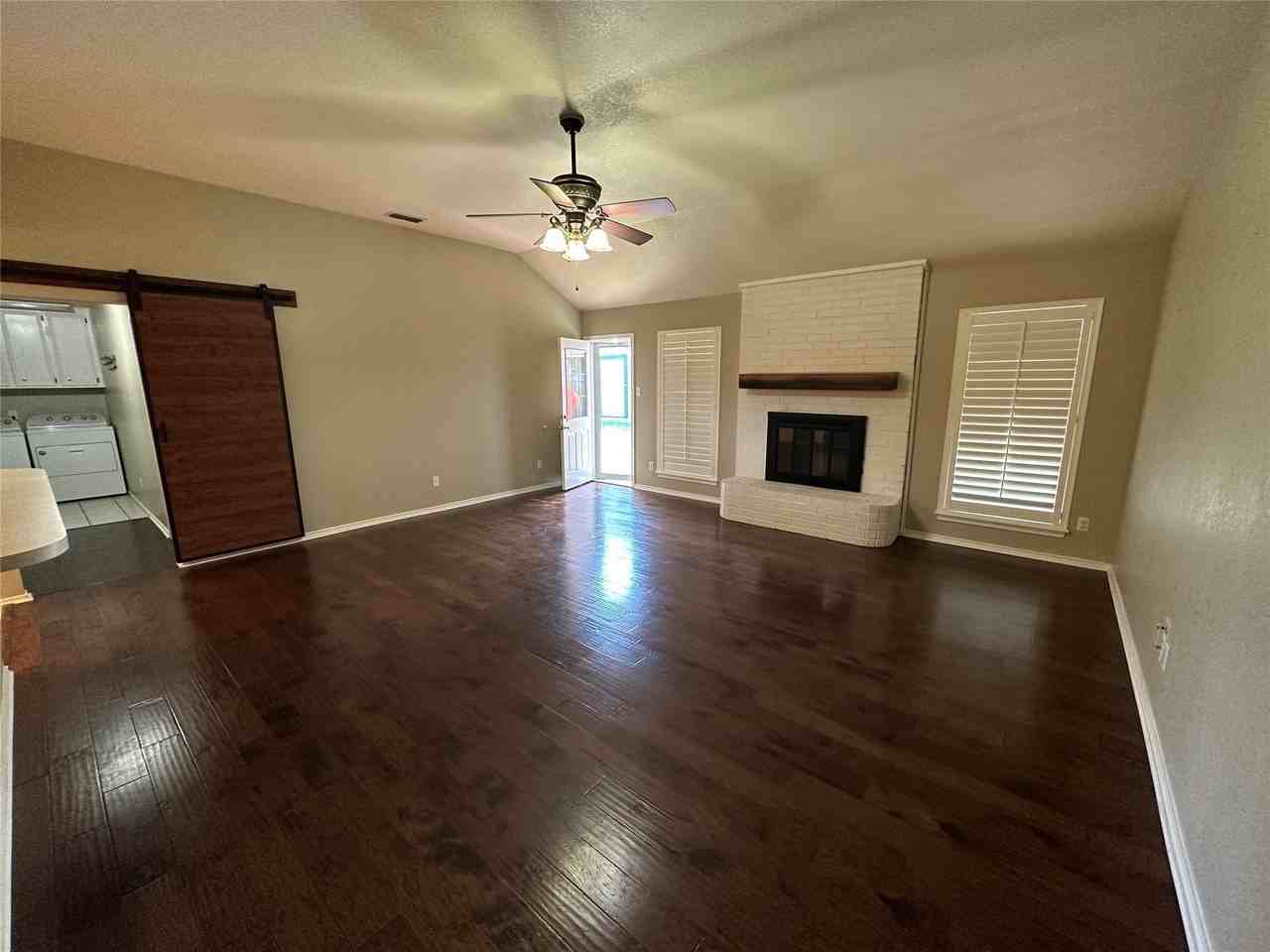 1610 Morrow Ln - Photo 3 of 16