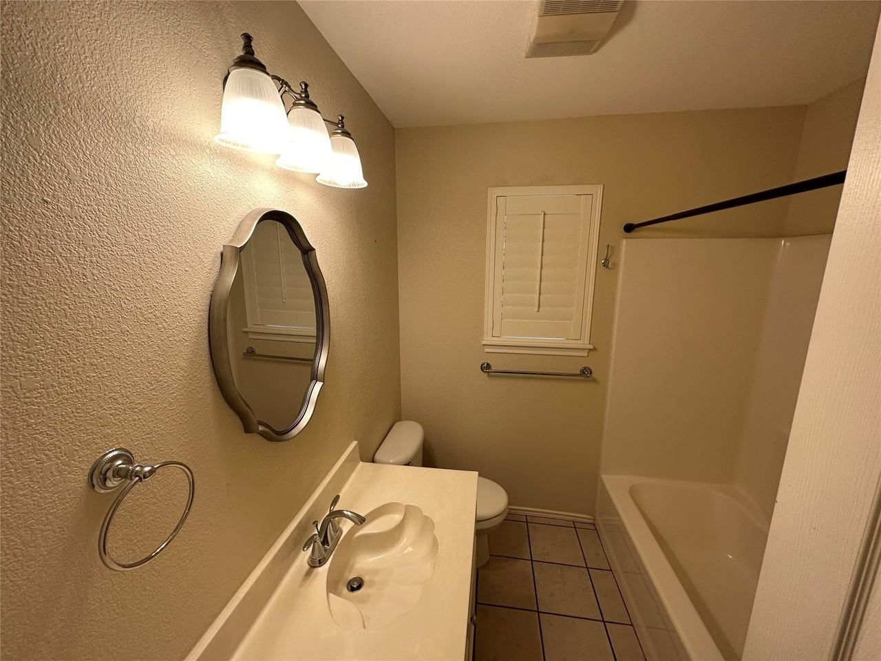 1610 Morrow Ln - Photo 5 of 16