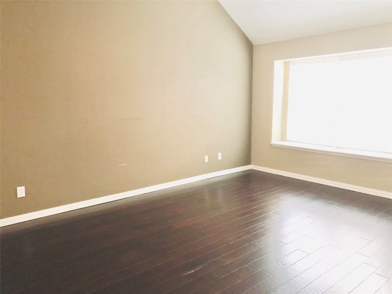 13221 Bavarian Dr - Photo 3 of 27