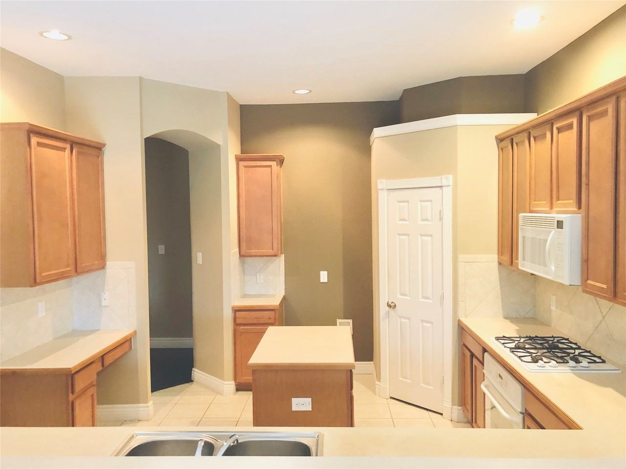 13221 Bavarian Dr - Photo 5 of 27