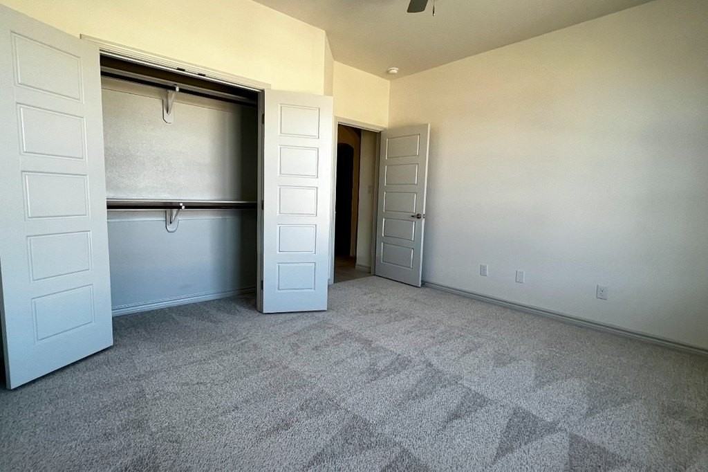 5205 Congress St - Photo 3 of 16