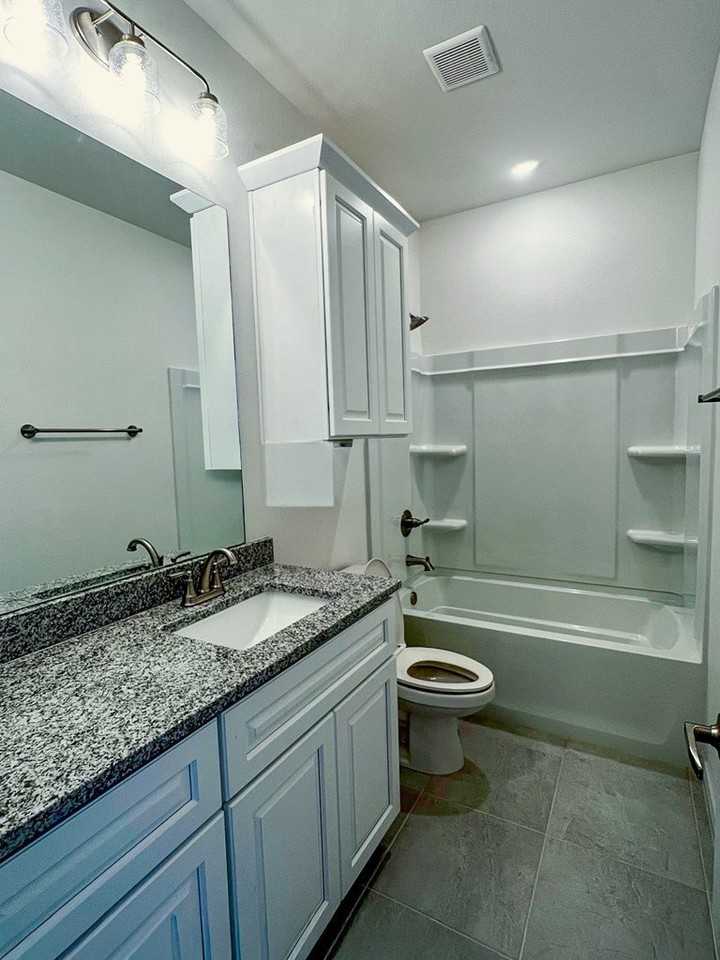 5205 Congress St - Photo 4 of 16