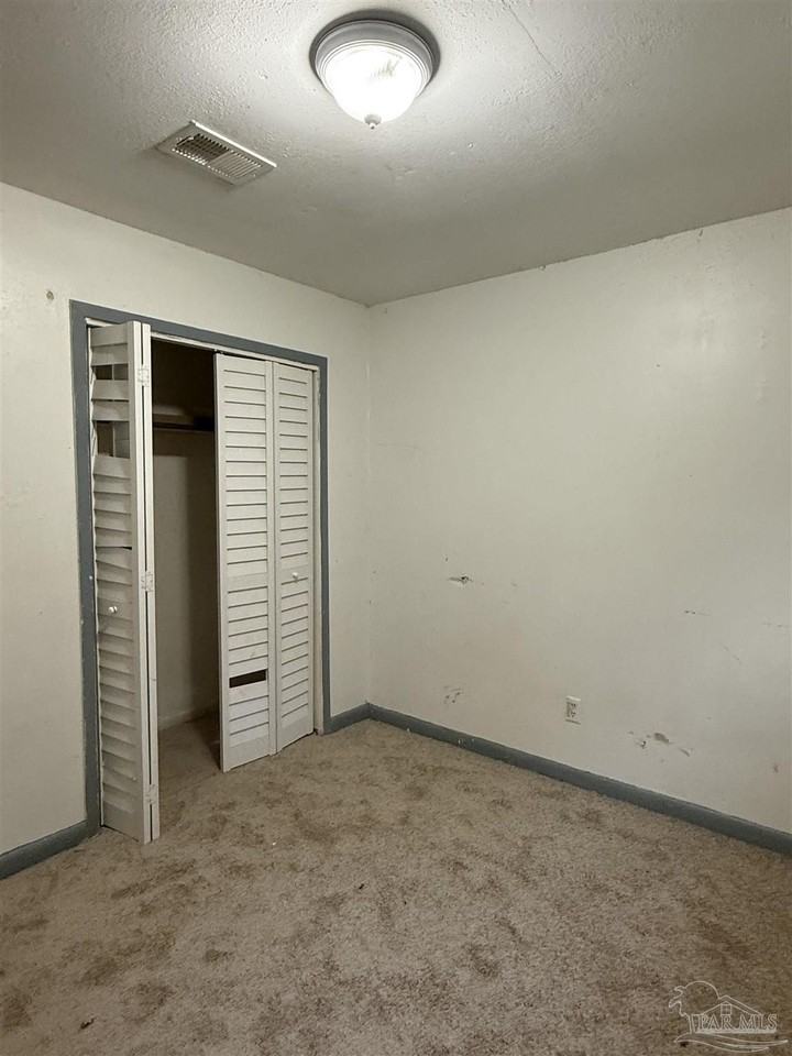 671 E Olive Rd - Photo 4 of 11