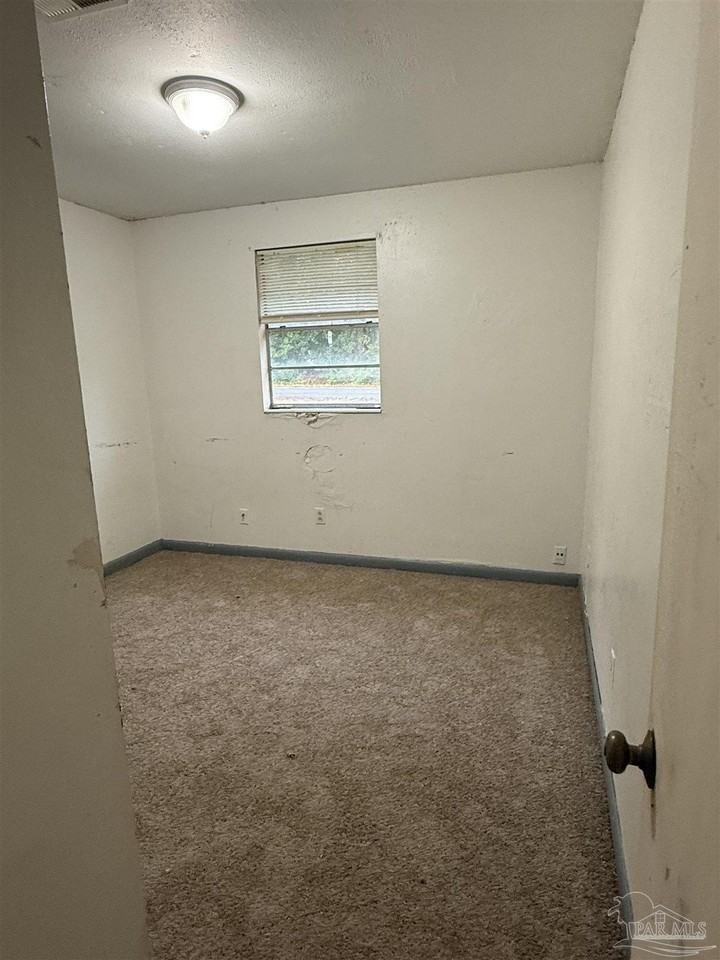 671 E Olive Rd - Photo 5 of 11