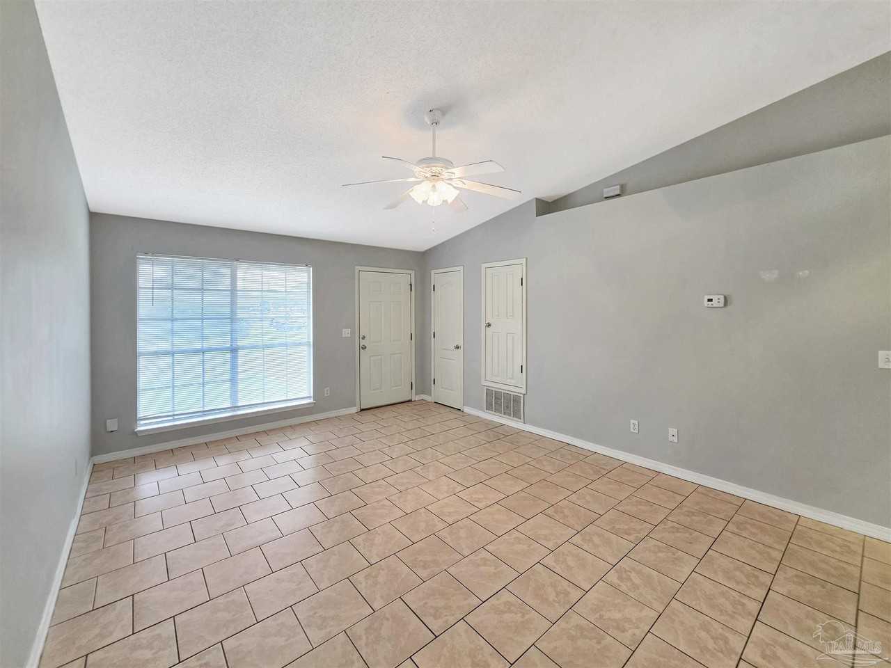 3359 Green Briar Cir - Photo 4 of 18