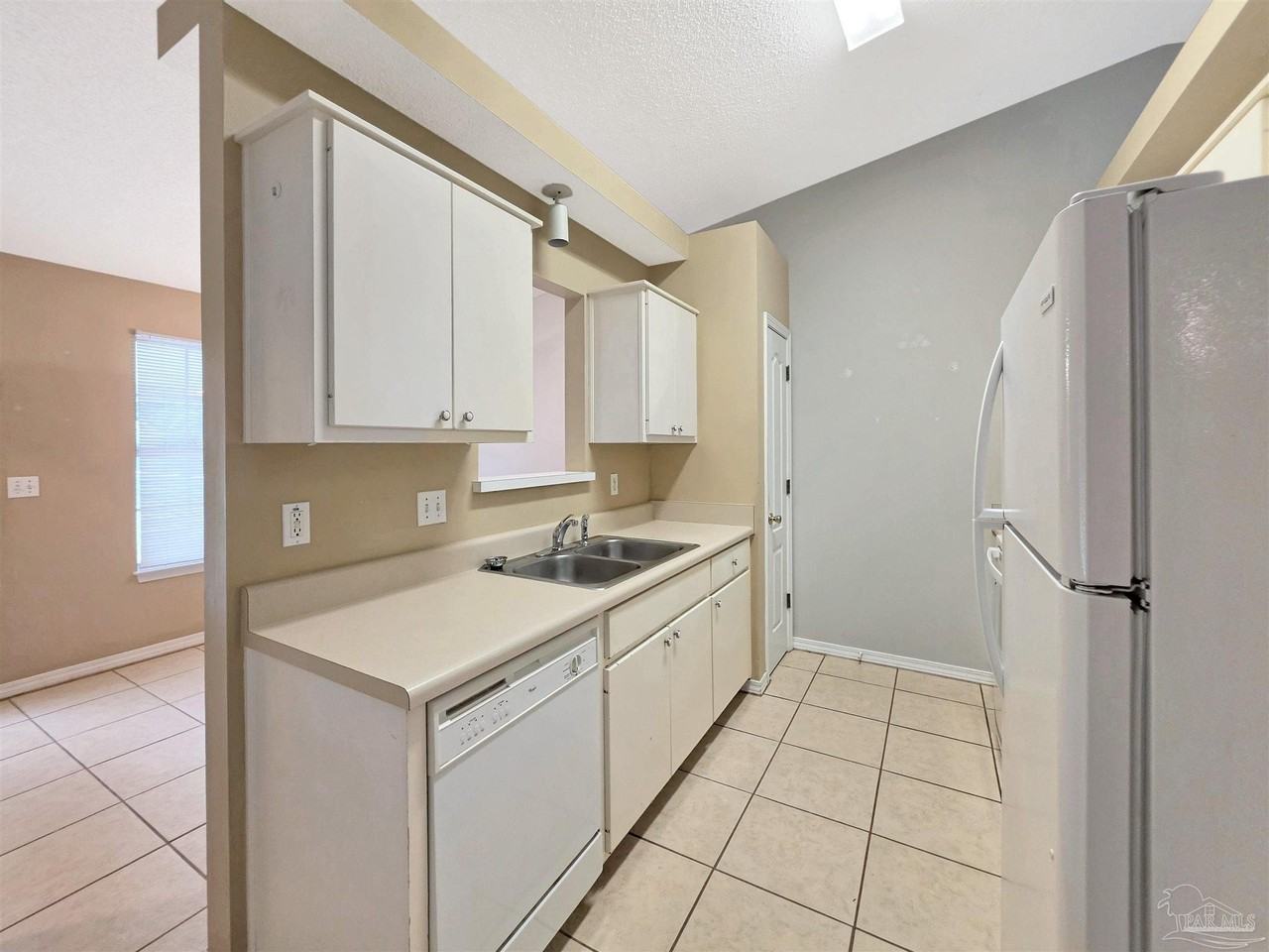3359 Green Briar Cir - Photo 6 of 18