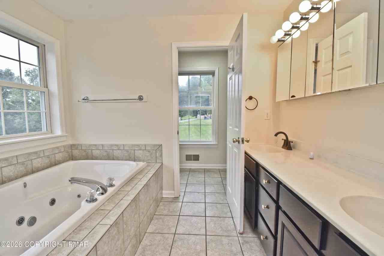 602 Fish Hill Rd - Photo 7 of 25