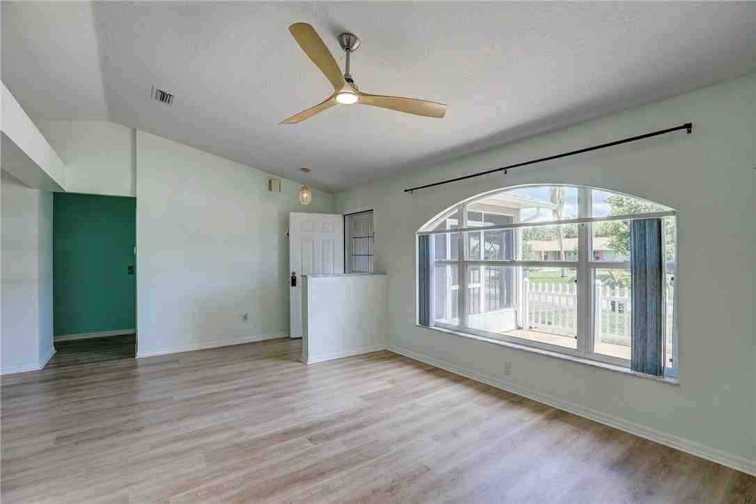 243 Dickens Ave - Photo 7 of 35