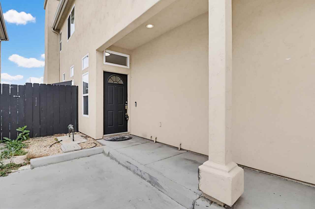 1774 Elm Avenue - Photo 4 of 48