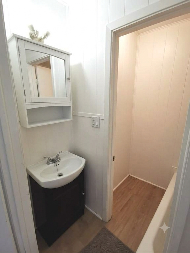 239 Rue Montmagny #2 - Photo 5 of 7