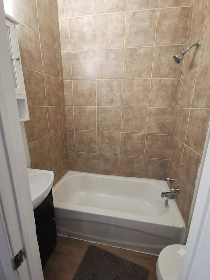 239 Rue Montmagny #2 - Photo 6 of 7