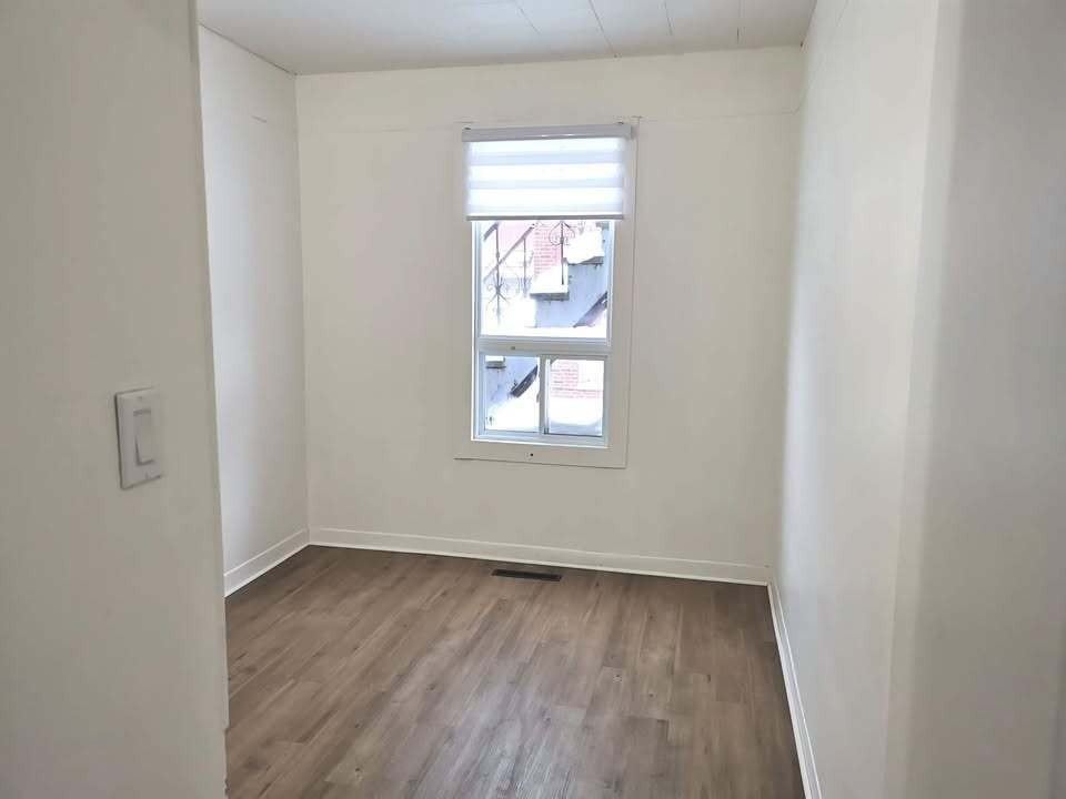 239 Rue Montmagny #2 - Photo 3 of 7