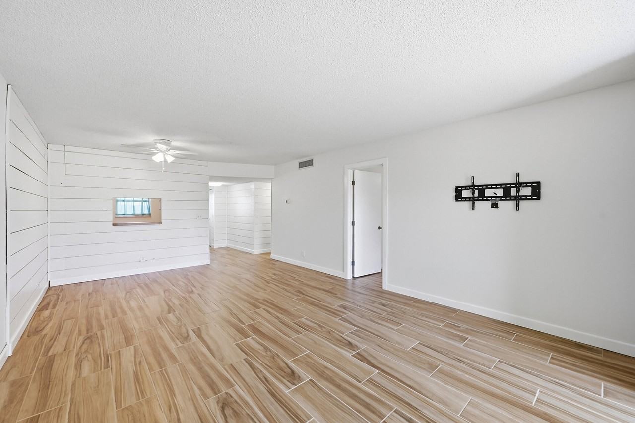 2805 Casita Way - Photo 2 of 29