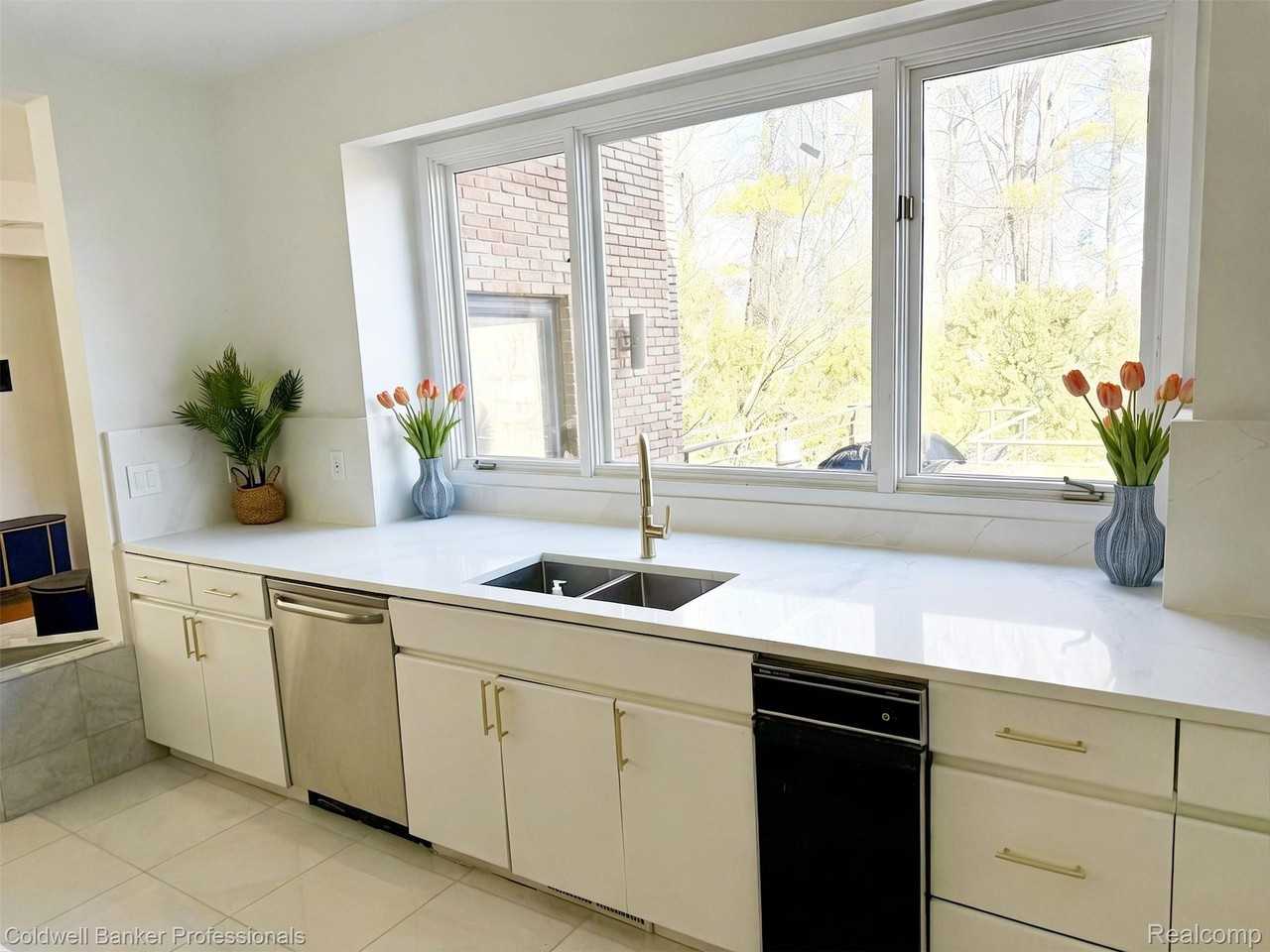 4692 W Wickford - Photo 7 of 50