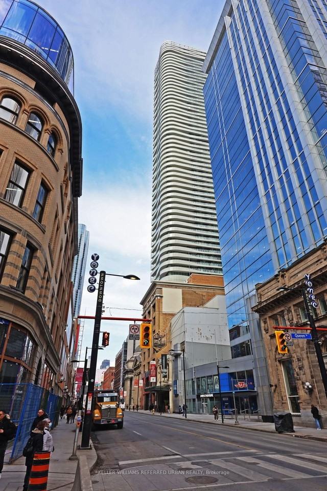197 Yonge Street - Photo 2