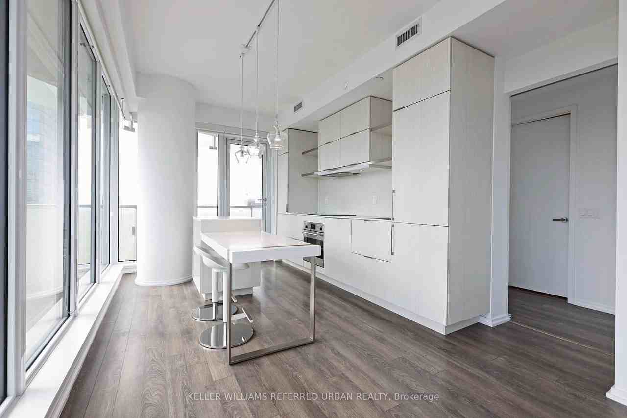 197 Yonge Street - Photo 3