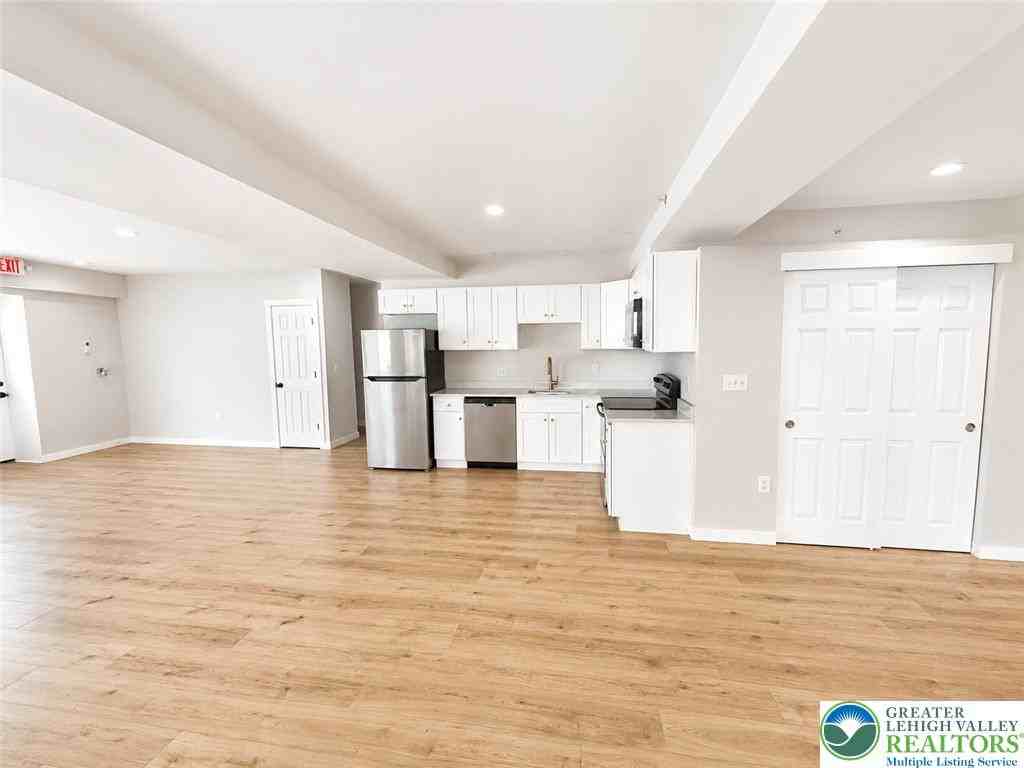 211 South St ##8 - Photo 4 of 8