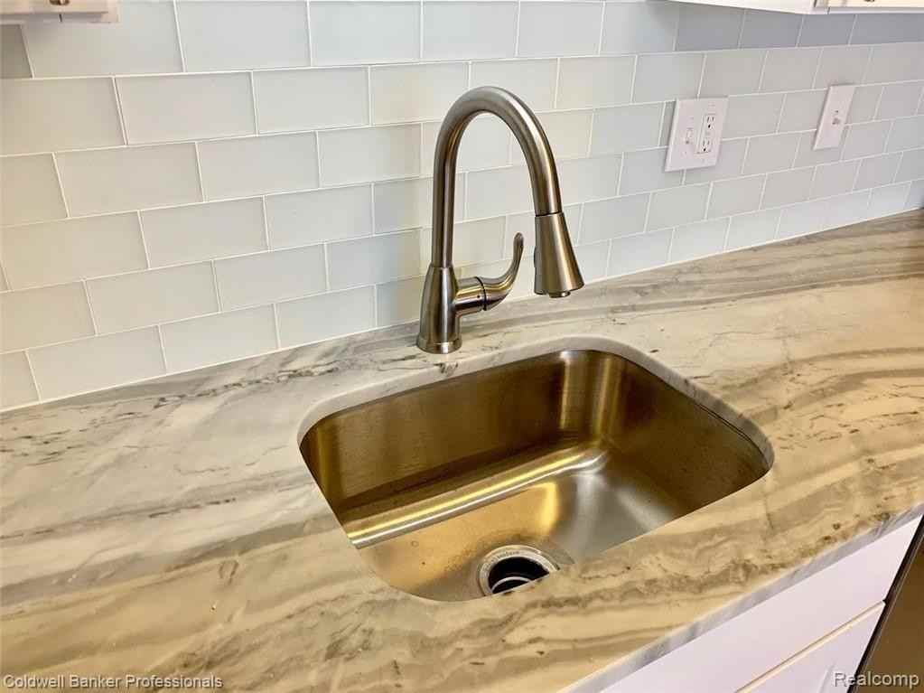 125 E 14 Mile Rd - Photo 4 of 17