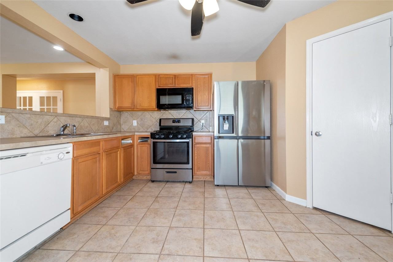 21219 Misty Brook Bend Ln - Photo 6 of 24