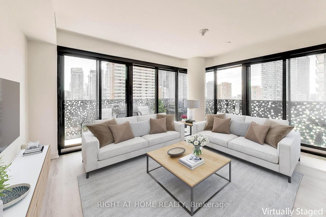 55 Charles Street East - Photo 2