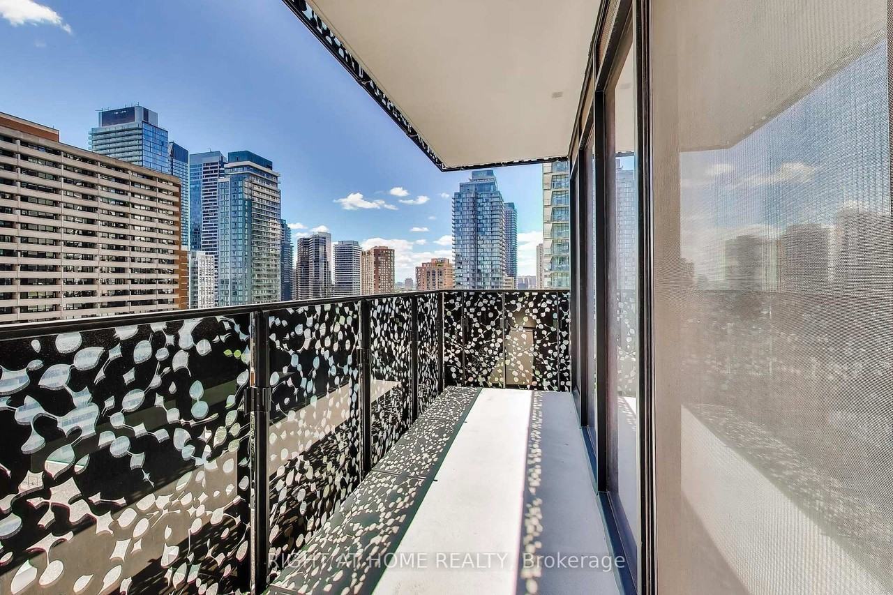55 Charles Street East - Photo 10
