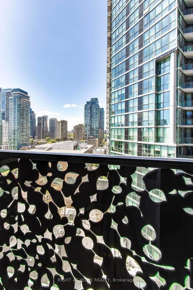 55 Charles Street East - Photo 13