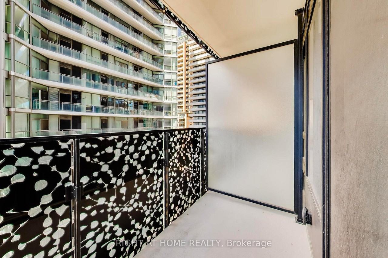 55 Charles Street East - Photo 17