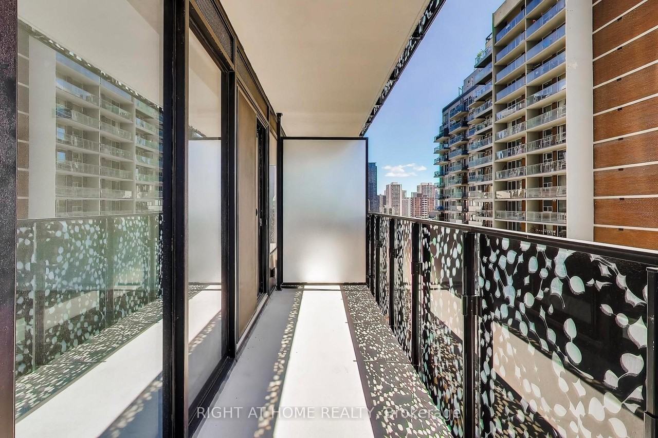 55 Charles Street East - Photo 35