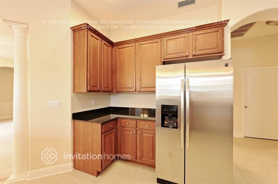 1820 Beaconsfield Dr - Photo 6 of 17