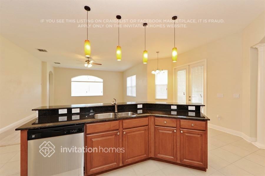 1820 Beaconsfield Dr - Photo 7 of 17