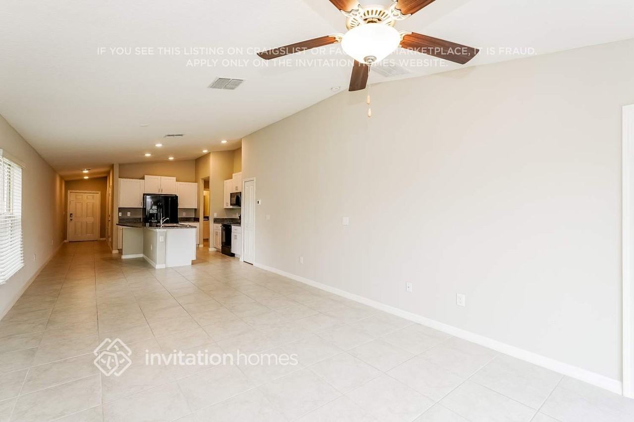 7109 King Creek Dr - Photo 3 of 17