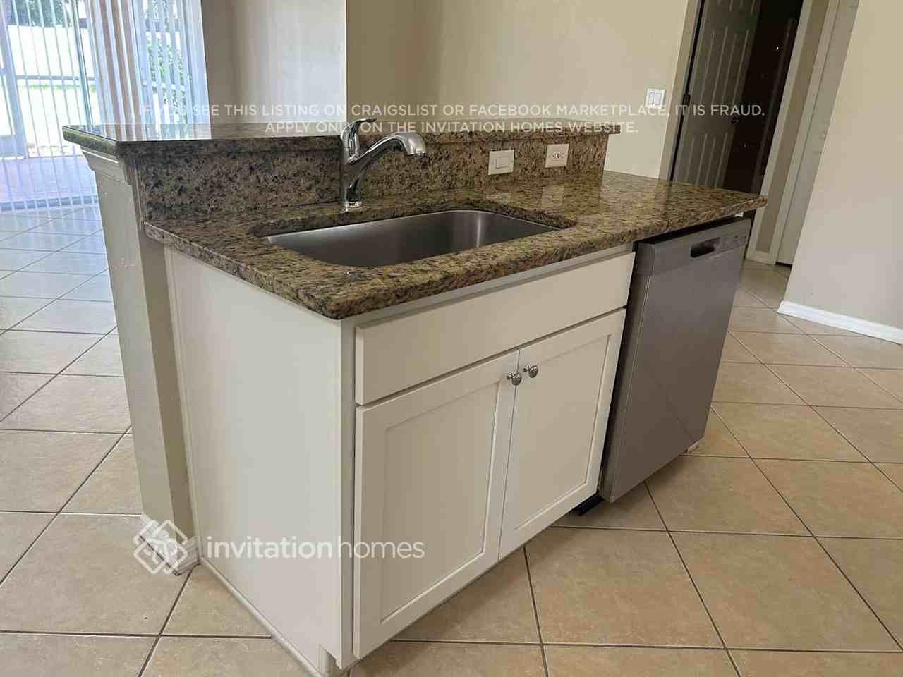 1118 Se 14th St - Photo 3 of 19