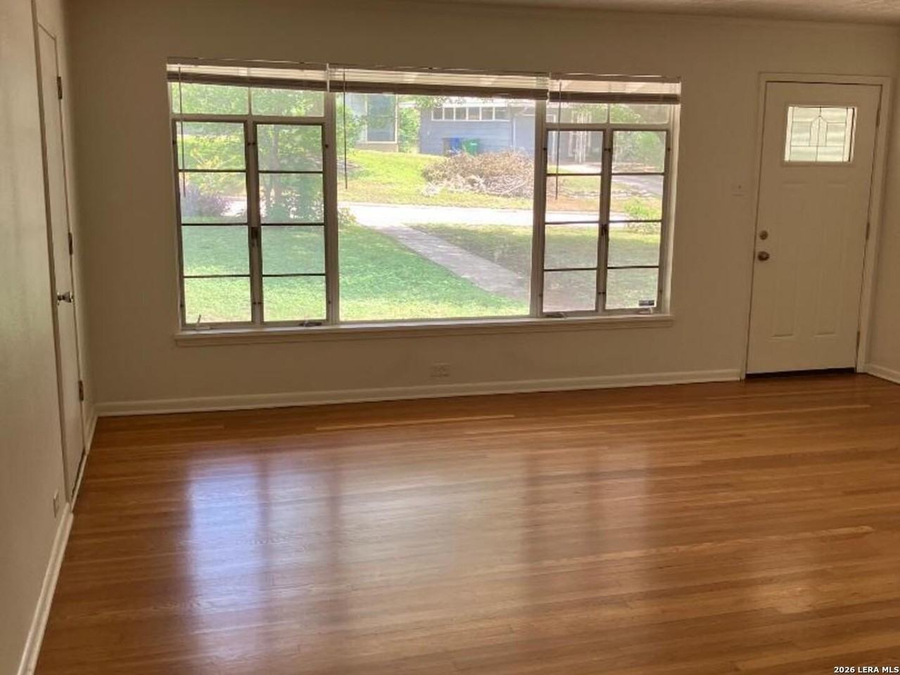 606 Blakeley Dr - Photo 2 of 20