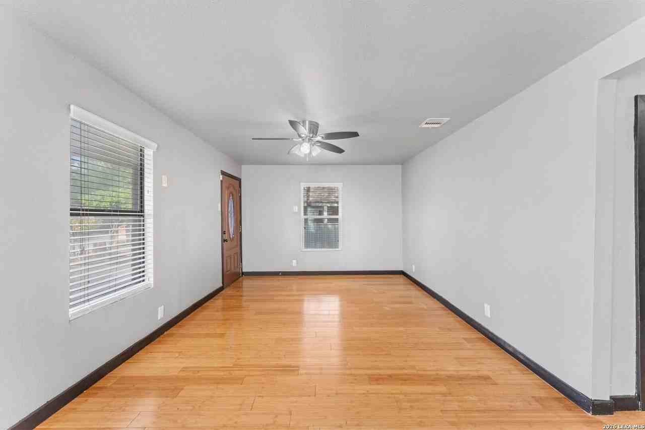 2114 Fitch St - Photo 3 of 17