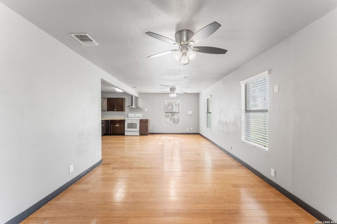 2114 Fitch St - Photo 4 of 17